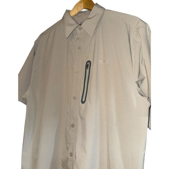 Columbia Button Down Shirt Large Zip Pocket Outdoor Gorpcore Camping Hiking Tan - Picture 2 of 6